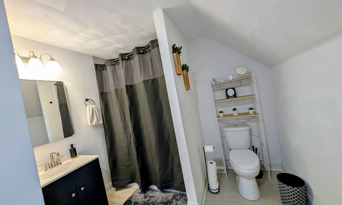 Beloit House | Cozy 2-bedroom renovated house in Beloit with AC