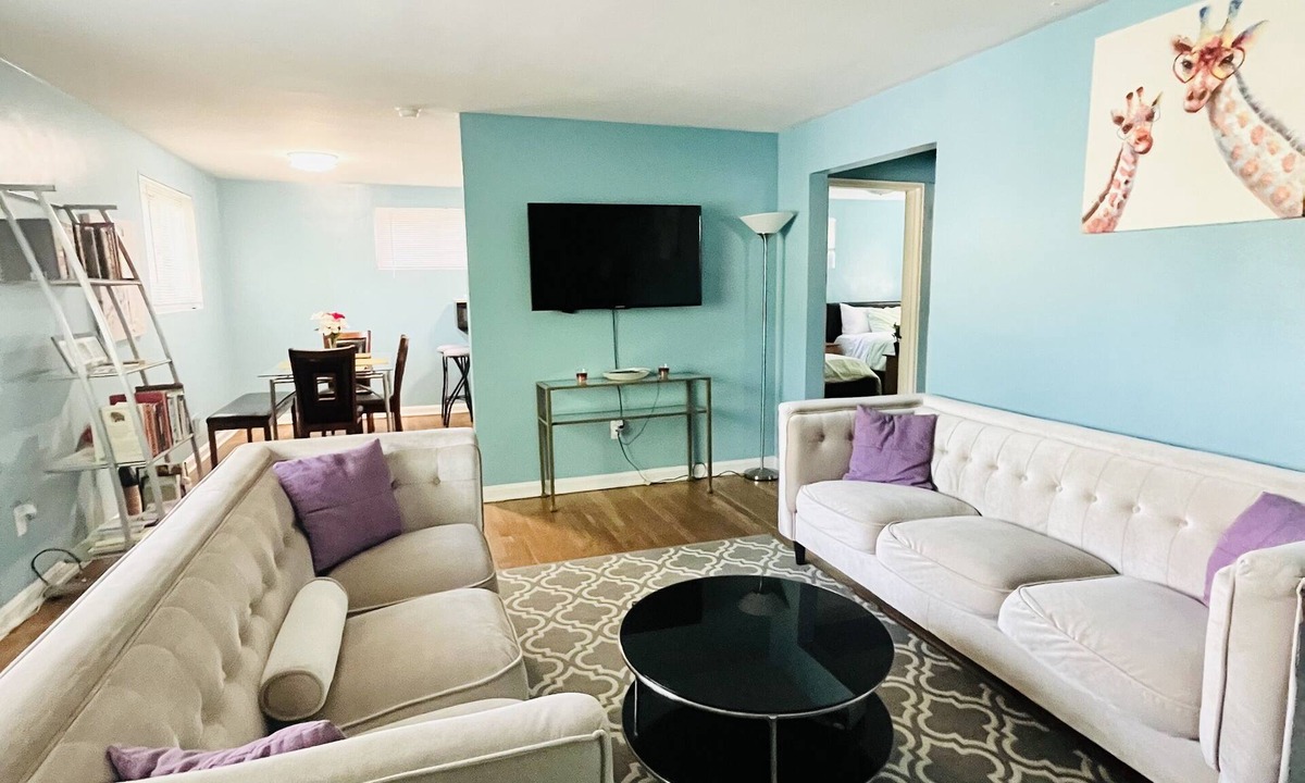 Aurora Highlands Apartment | Cozy 2 bedrooms Mins to DC DCA US Capitol 3 free parking short walk to metro