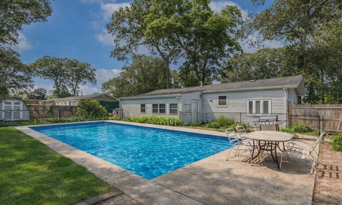 Bayville House | Cozy 3 bedroom pool home at the Jersey shore
