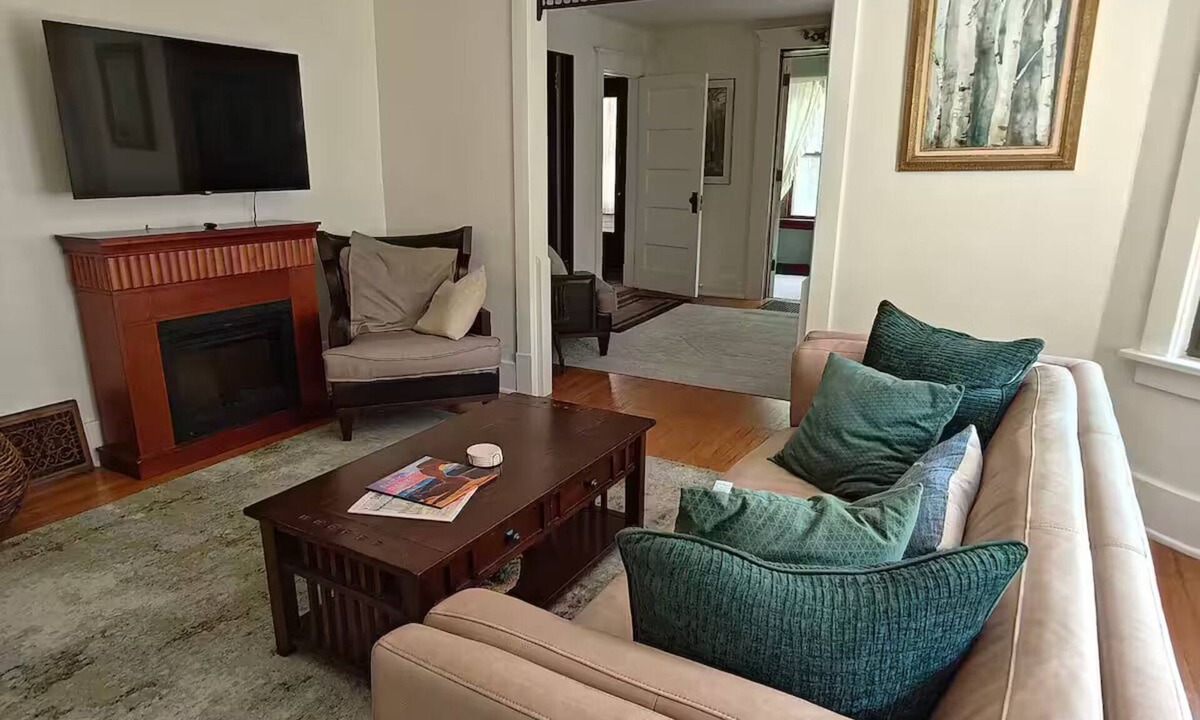 Benson House | Cozy 3 Bedroom Home in Omaha