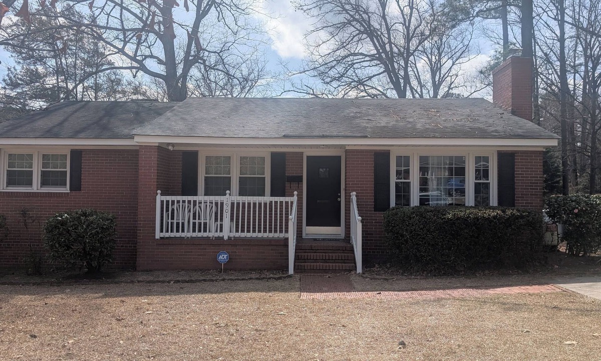 Terry Sanford House | Cozy 3-bedroom house with AC in the heart of Haymount