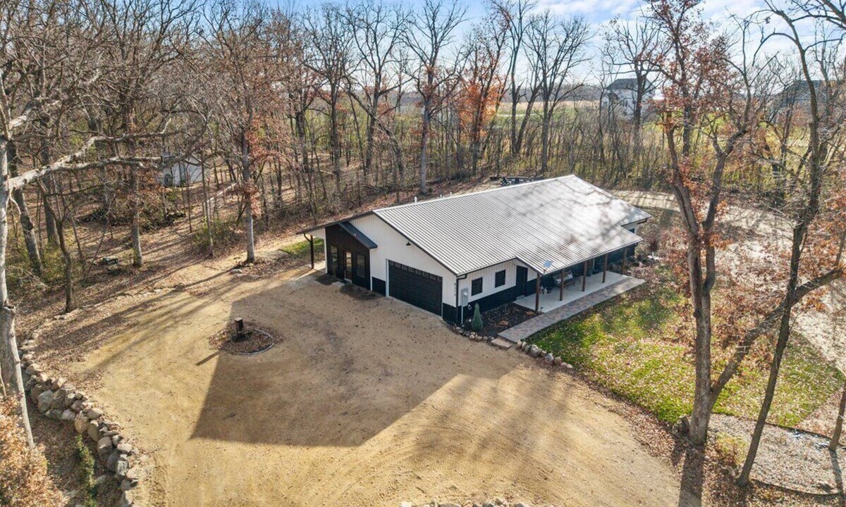 Hastings House | Cozy 3-bedroom Shouse/Barndominium on acreage near Afton Alps