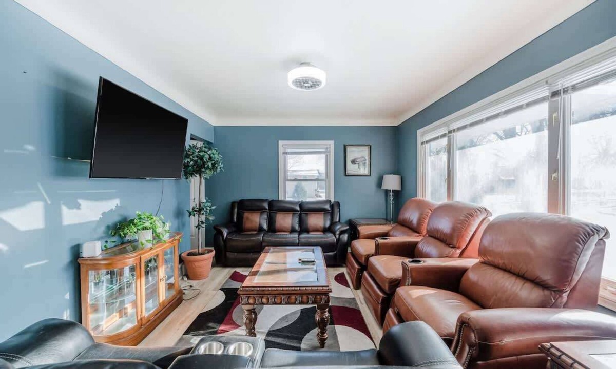 Oakdale House | Cozy 3BR Home in Oakdale with BBQ & Private Patio!