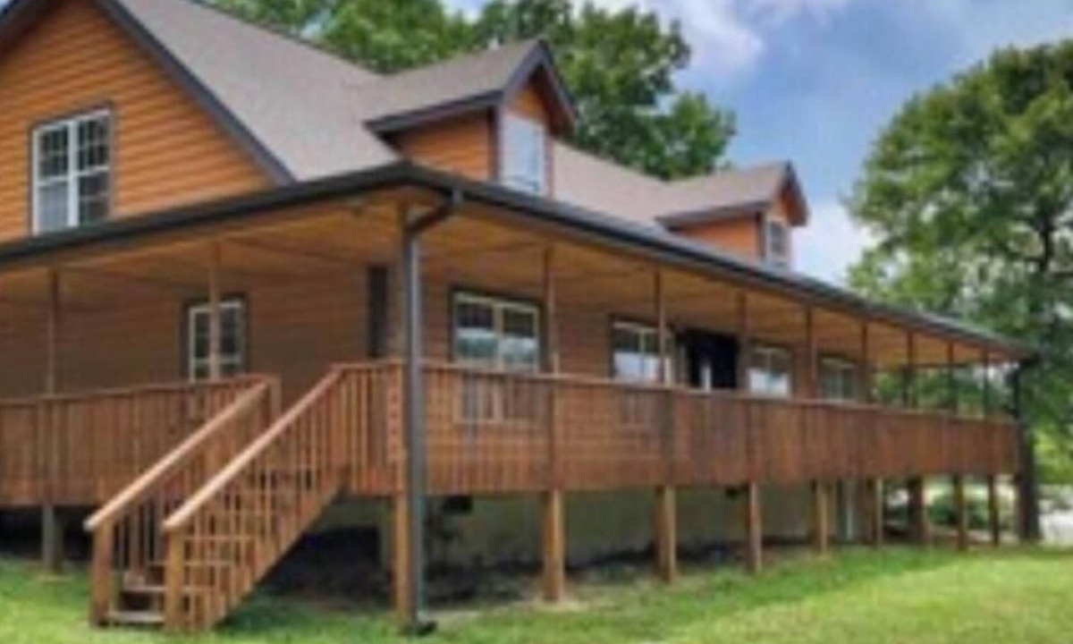 Flat Rock Cabin | Cozy 4-bedroom cabin with WiFi, AC in brilliant Flat Rock