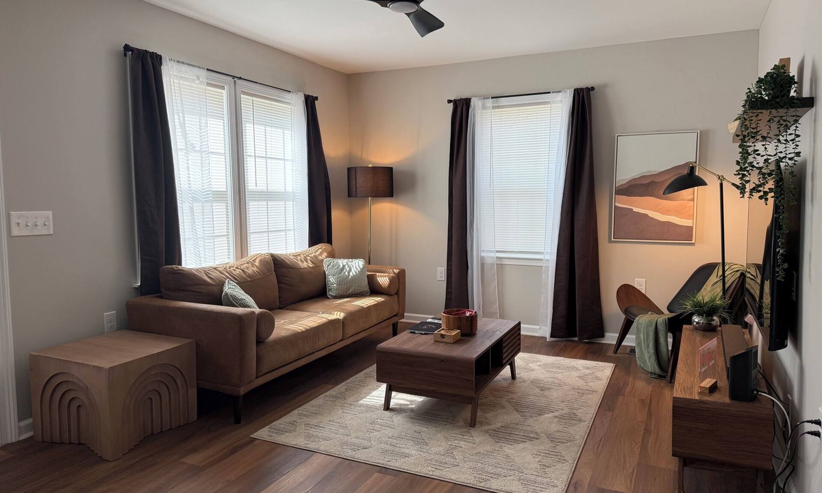 Mount Berry House | Cozy 4-Bedroom House/Full Kitchen/Living Room/2 Bathroom/Laundry Room/