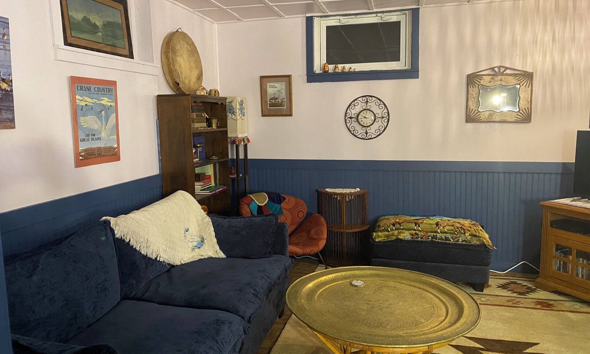 Kearney Apartment | Cozy and Eclectic 2-bedroom basement apartment in charming Kearney