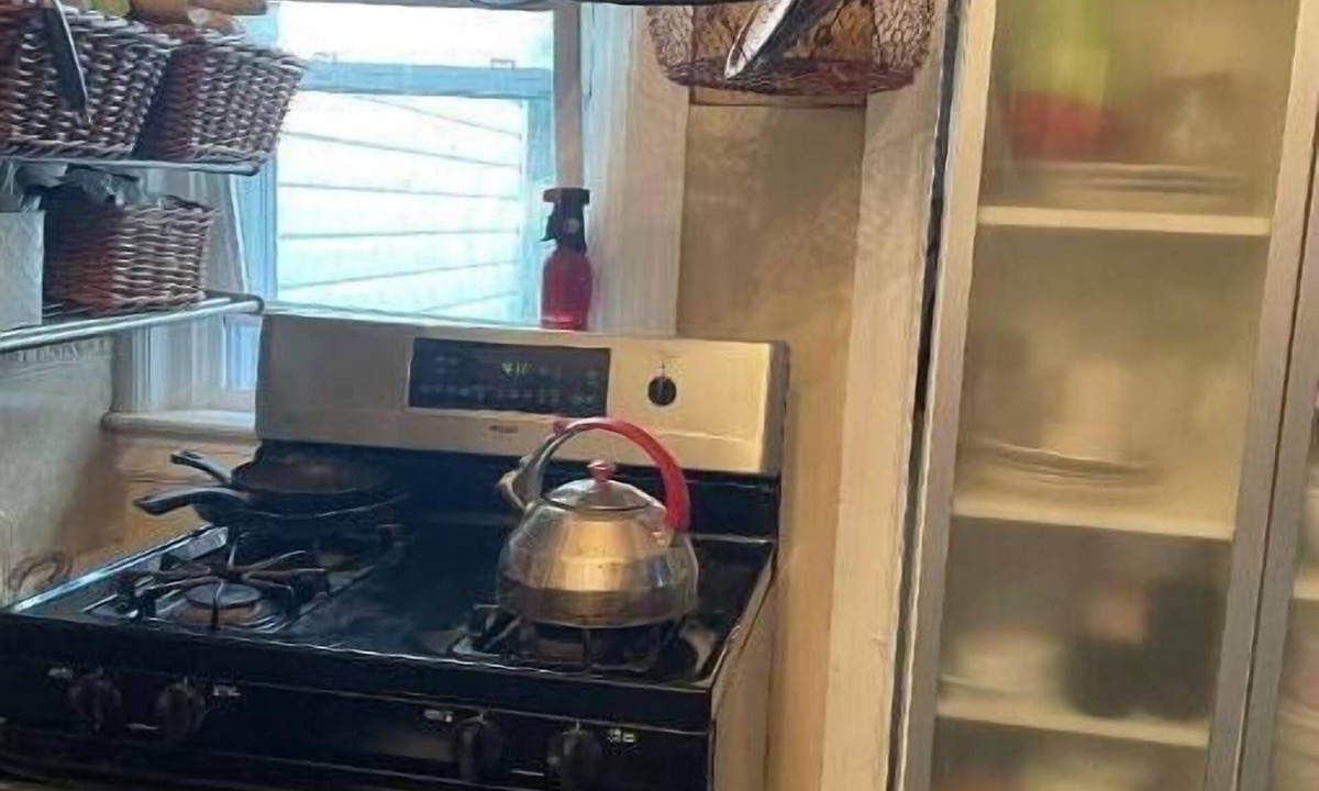 Downtown Wilmington House | Cozy and Fully Furnished Room In A Beautiful House Within Few Steps To Hospitals