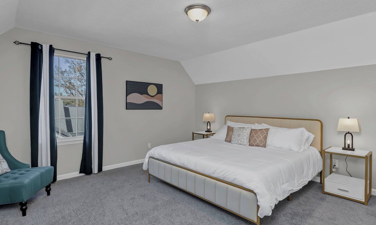 State Park House | Cozy and Quiet- Private Upstairs Duplex