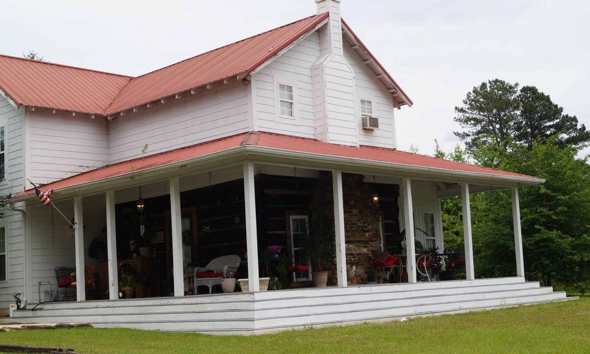 Rosa Cabin | Cozy cabin in tranquil Rosa, AL. This is the first floor of bldg. Cozy and sweet