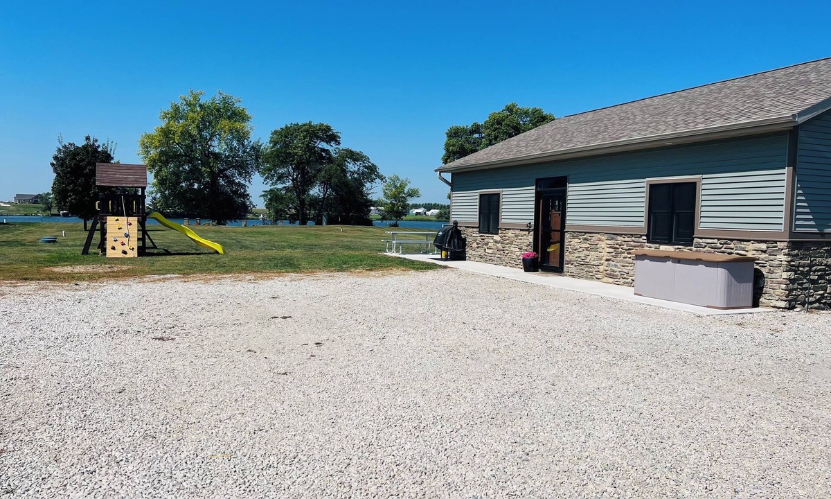 Palo Alto County Cabin | Cozy Cabin on 5 Island Lake - Family Friendly