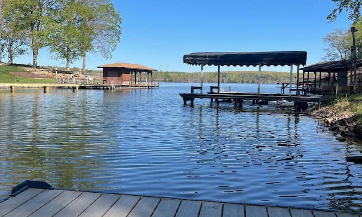 Livingston Cabin | Cozy Cabin on the Cove with Titan Swim Spa/Hot Tub