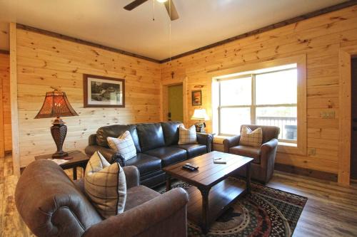 Bryson City Villa | Cozy Cabin- One Bedroom in downtown Bryson City