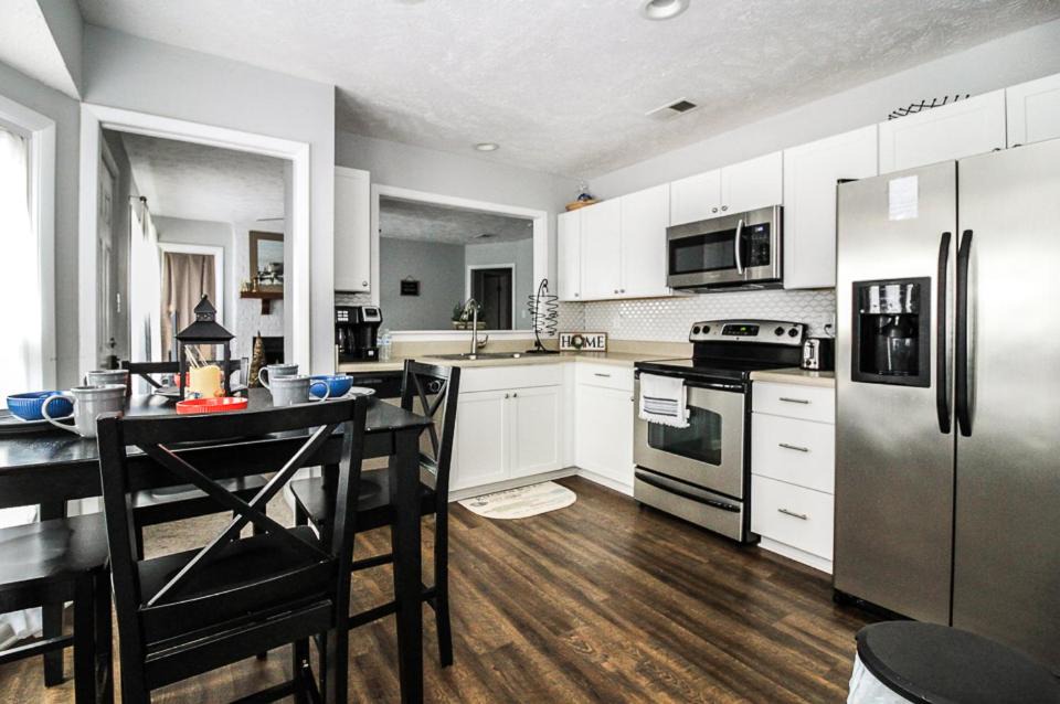 Westover House | Cozy cottage feel, 5 mins from Ft. Bragg