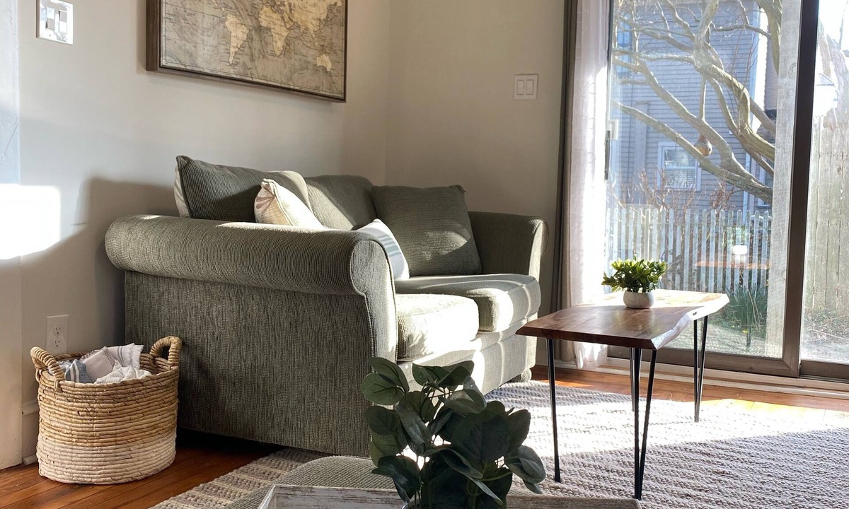 Village Green House | Cozy cottage on iconic tree lined Washington Street