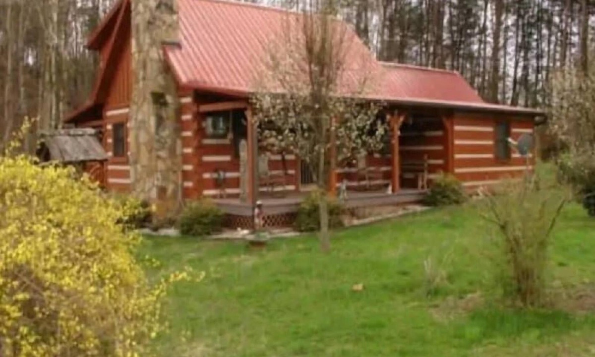 Kodak Cabin | Cozy Country Cabin - Hot Tub + Outdoor Charm