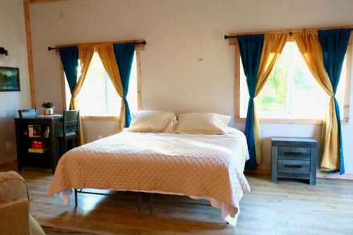 Lafayette County House | Cozy Country Cabin located outside of KC