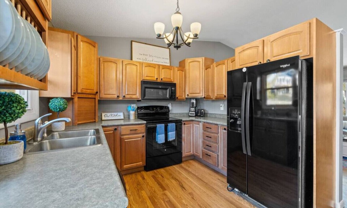 Rapid City House | Cozy, Cute, 4 bedroom house by Canyon Lake!