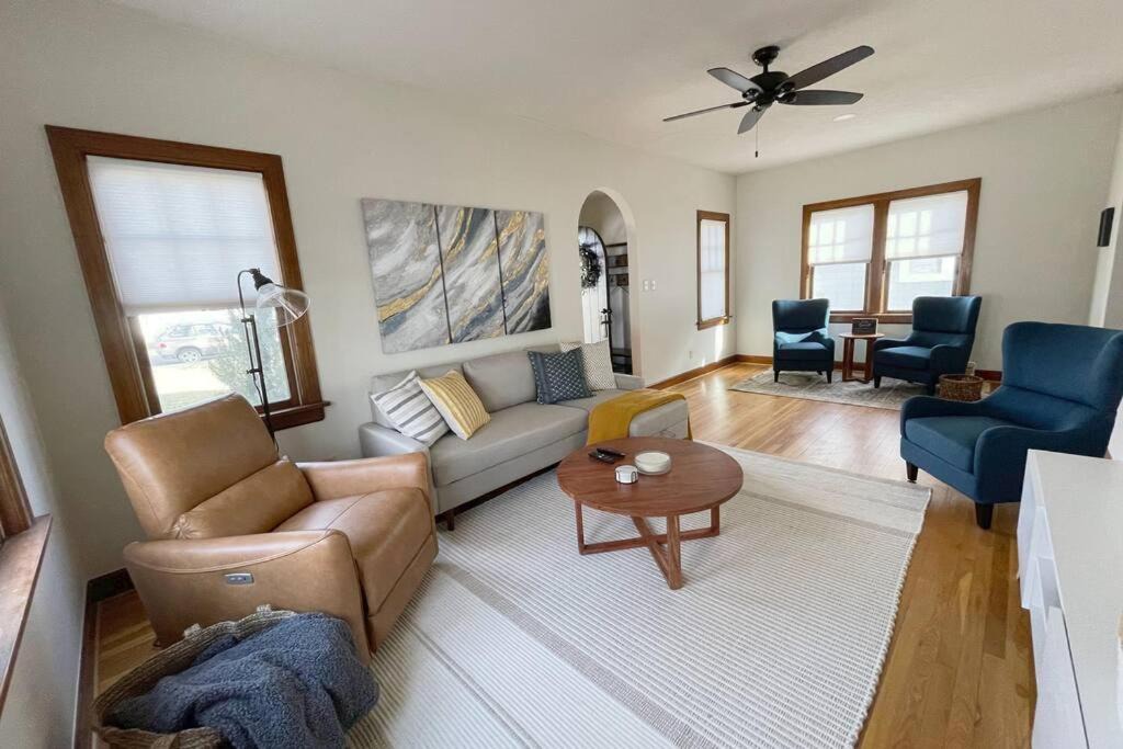 Great Bend House | Cozy Double King Suite Bungalow with free WiFi