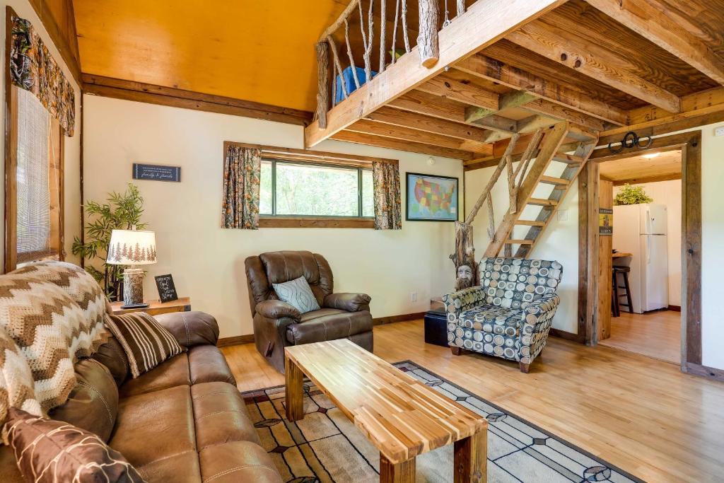 Menlo Apartment | Cozy Georgia Abode w/Deck, Fire Pit & Lake Access