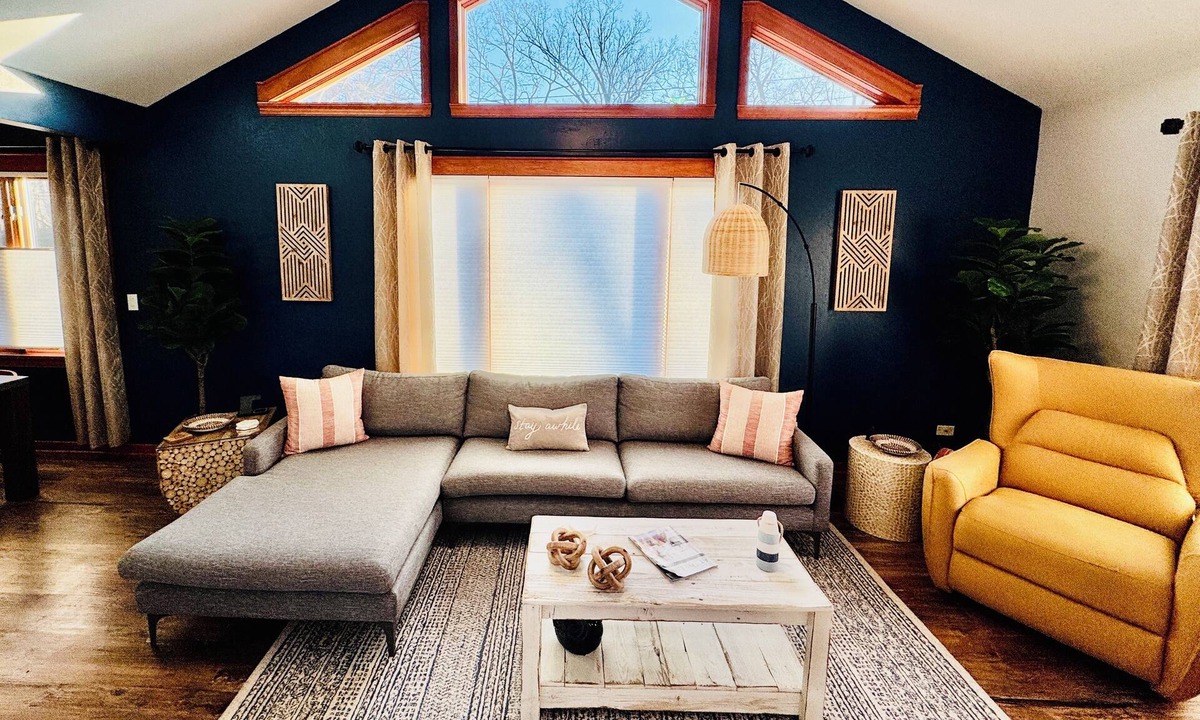 Twin Lakes House | Cozy Getaway by the Lake