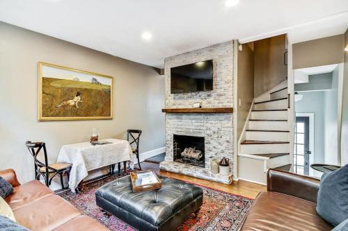 Washington Square West House | Cozy & Historic Gem - Free Parking Patio -Sleeps 6
