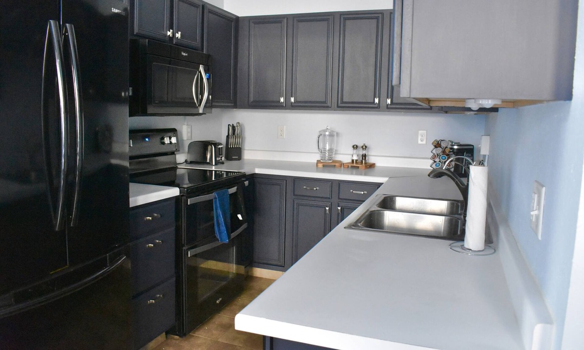 Dahlman House | Cozy home in Little Bohemia; 5 min from Zoo and Downtown w/Free Parking
