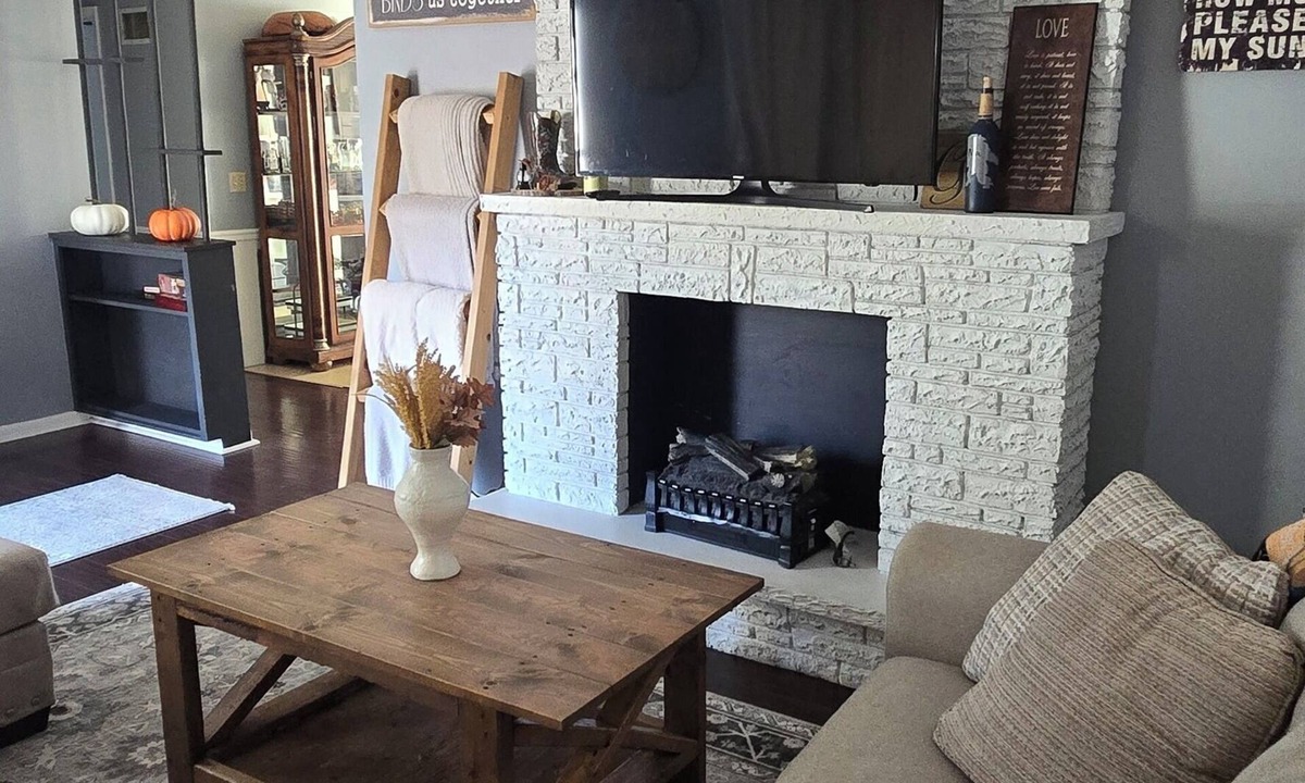 Southeast Omaha House | Cozy Home with Big Porch near Downtown and Zoo