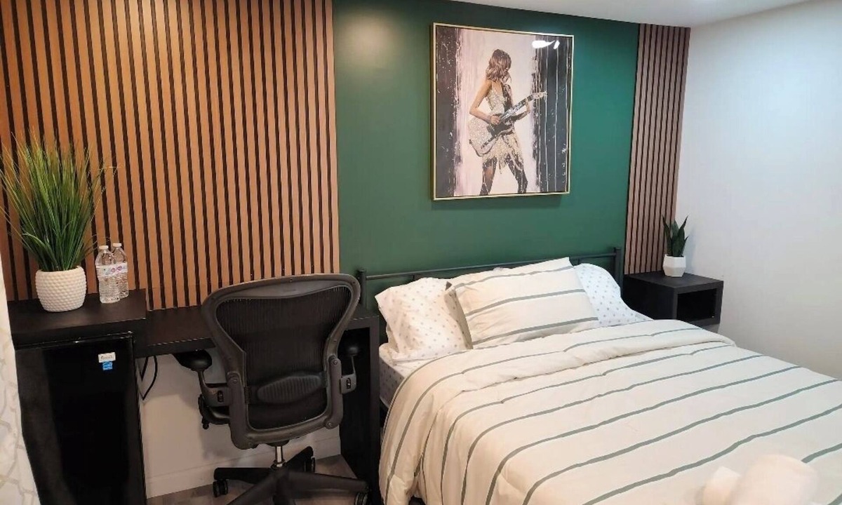 Avenel House | Cozy Hotel Like Room in Avenel with Private bathroom and Laundry.