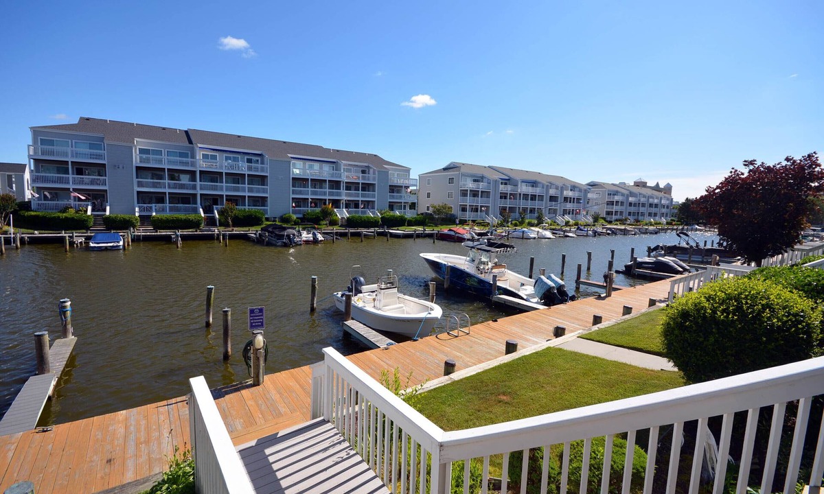 North Ocean City Condo | Cozy, inviting 1 bedroom condo with an outdoor pool and gorgeous canal-front view located uptown on the bayside just a few blocks from the beach!