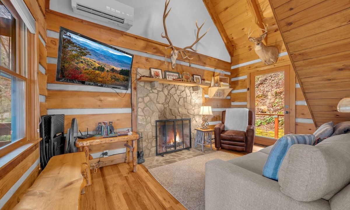 Sugar Grove Cabin | Cozy Log Cabin w/Wood Fireplace, Creekside Firepit & Private River Access!