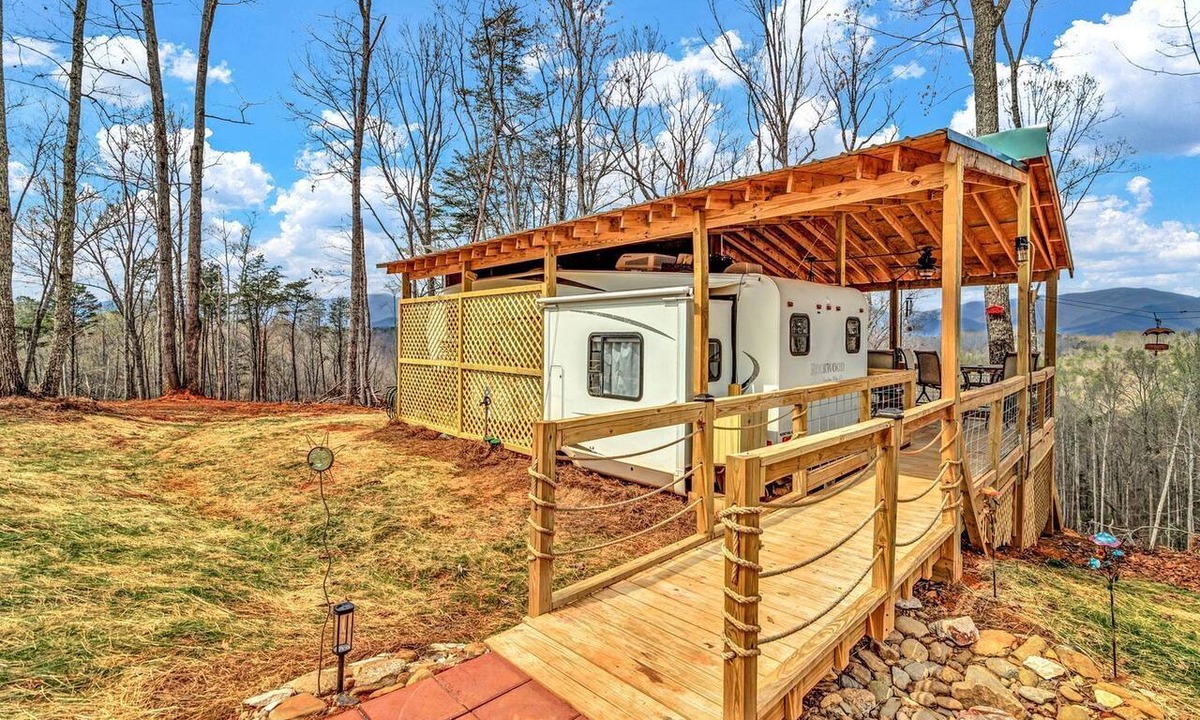 Old Fort House | Cozy Mountain Camper Retreat with Private View Deck & Fire Pit in Old Fort, North Carolina