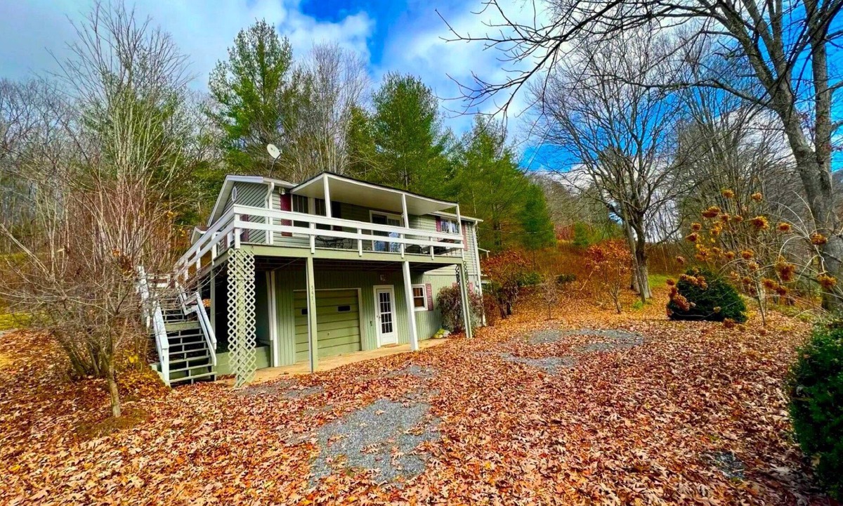 Newland House | Cozy Mtn. Home in Newland