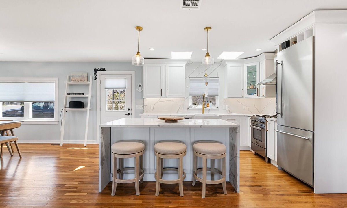 Brielle House | Cozy newly Renovated Beach House walking distance to beach and restaurants.