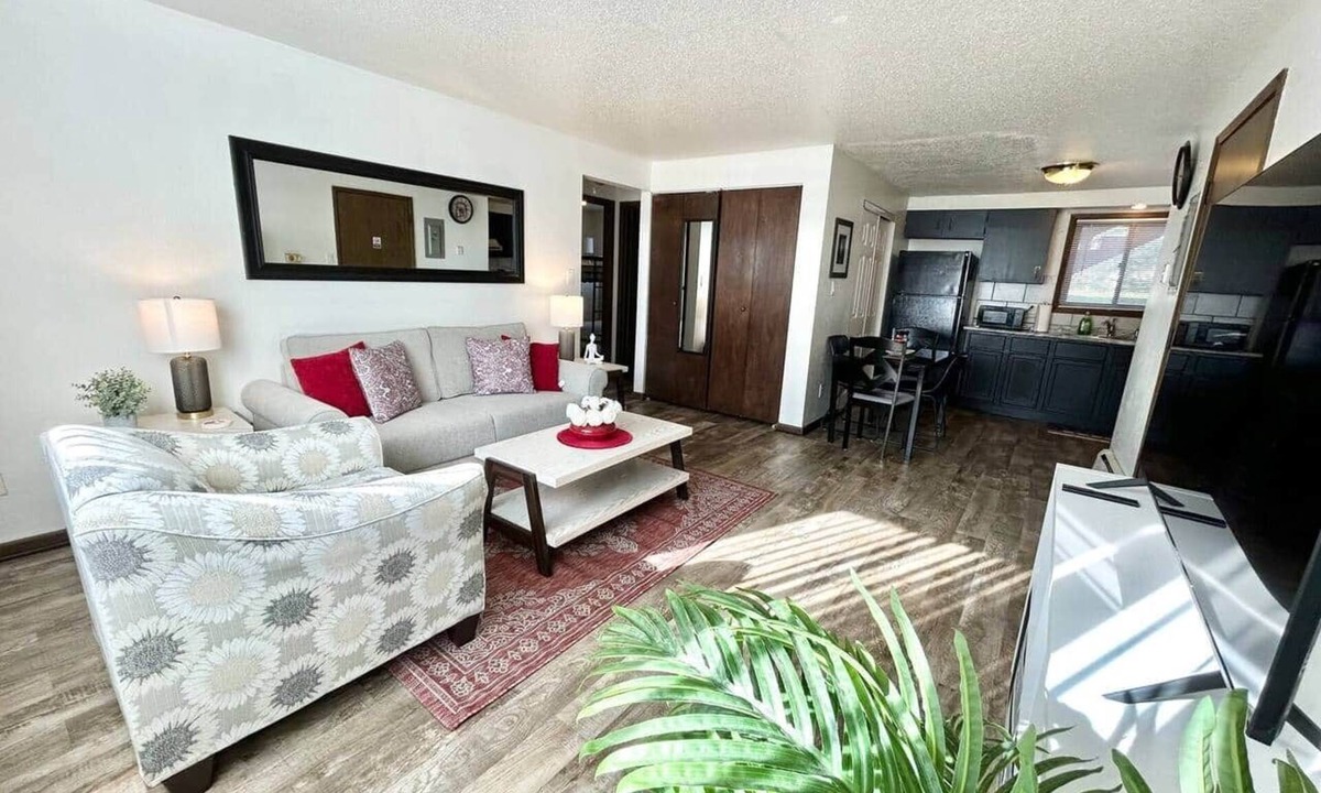 Marion Apartment | Cozy Retreat in Marion, Iowa