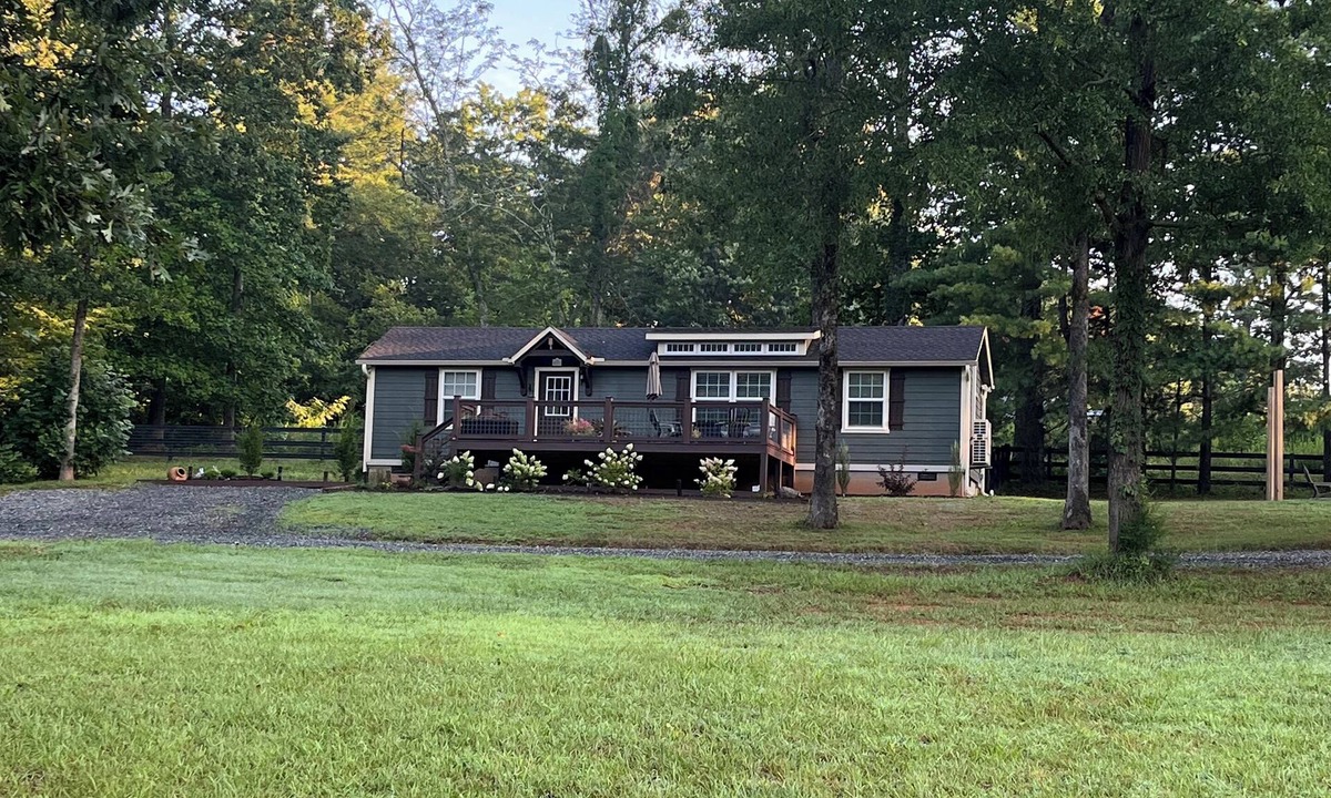 Columbus Cabin | Cozy retreat located in the heart off the TIEC And the blue ridge mountains!