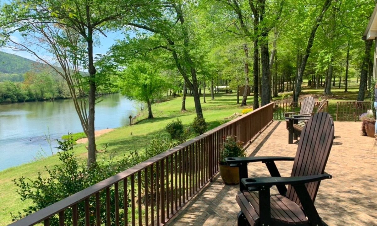Spring Garden House | Cozy Retreat on the Waters Edge of Terrapin Creek