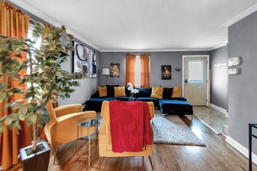 Hopelawn House | Cozy Stay in Edison NJ Near EWR-Train NYC-2 Queen Beds & Parking Bonus Sofa Bed