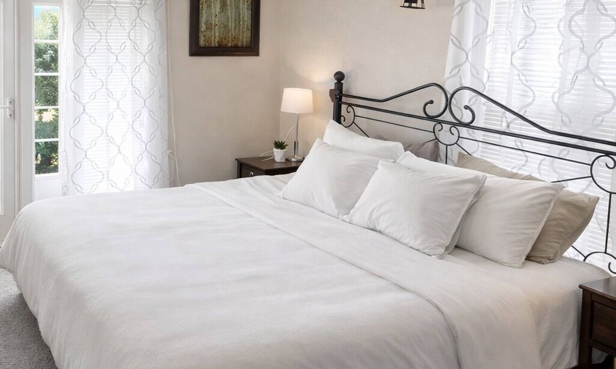 Folsom's Addition House | Cozy Victorian centrally located near hospitals & downtown w/parking & laundry!