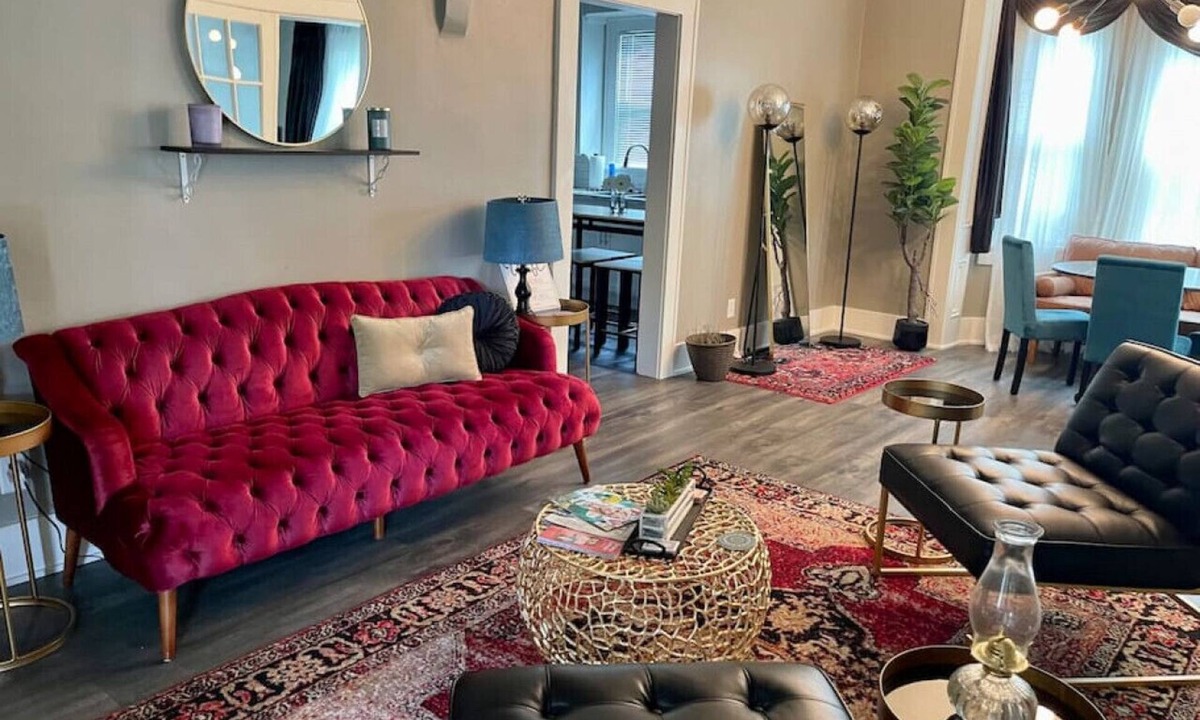Near South House | Cozy vintage getaway minutes from downtown!