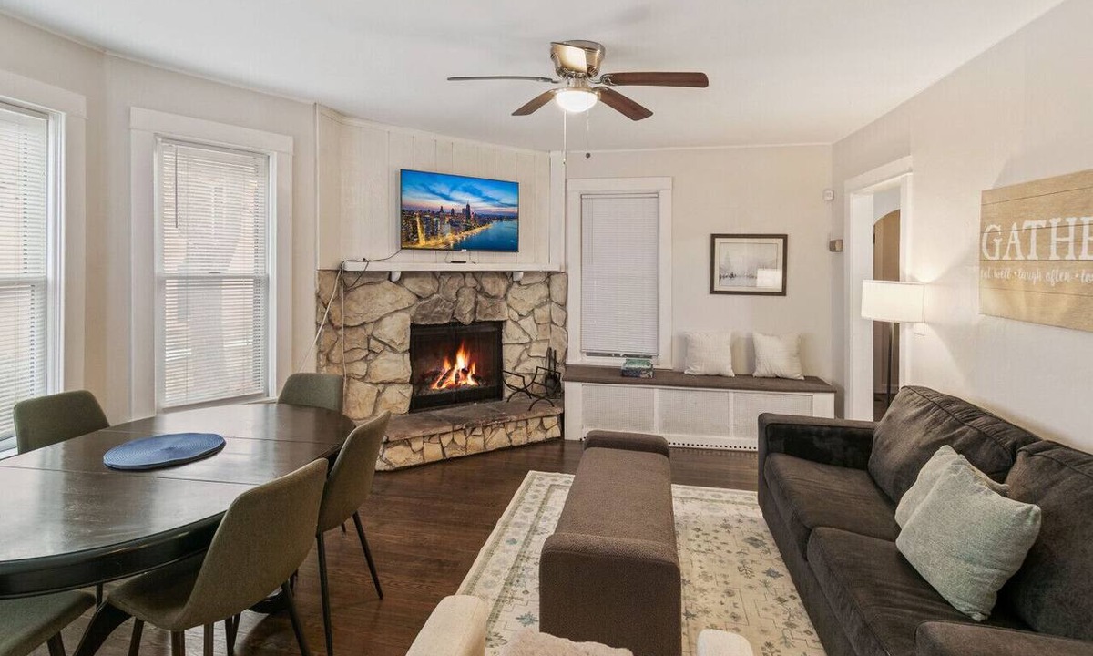 Libertyville Apartment | Cozy W fireplace Near DT Libertyville & Naval Base