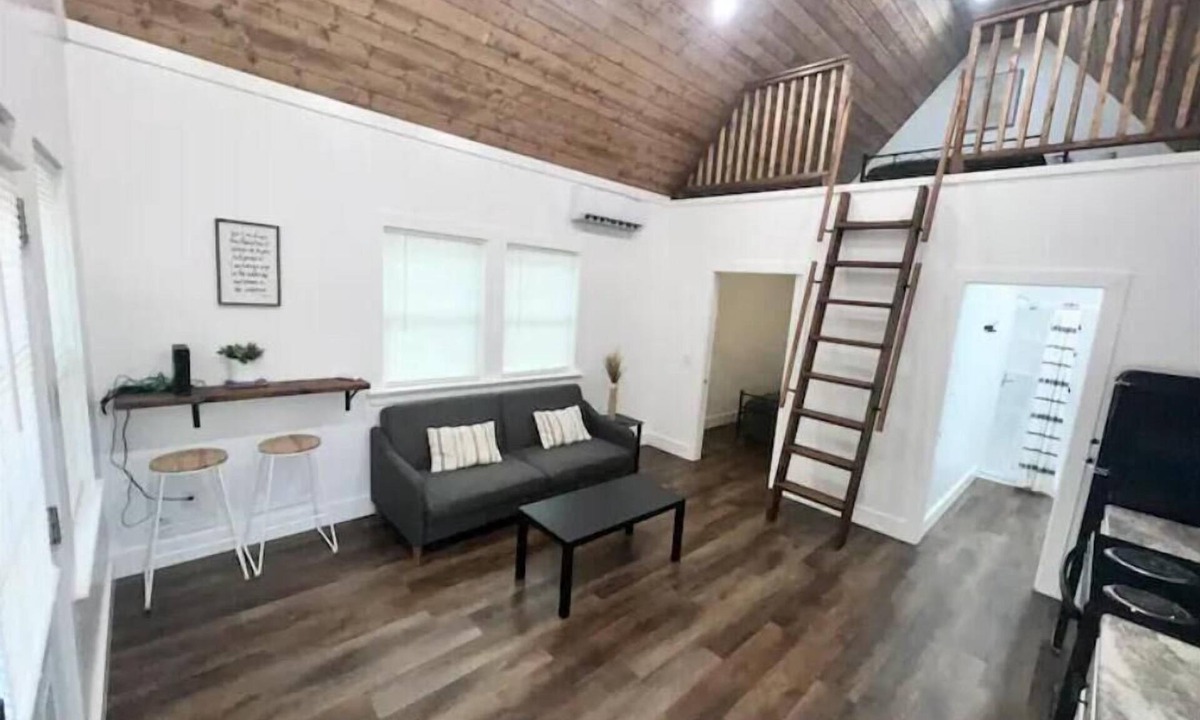 Albertville House | Crappie Cabin: Arcade, Fish, Kayak & Inflatables