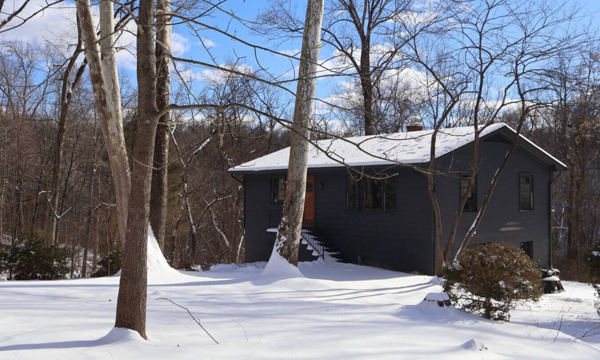 Lovettsville House | Creek Cottage along the Potomac River