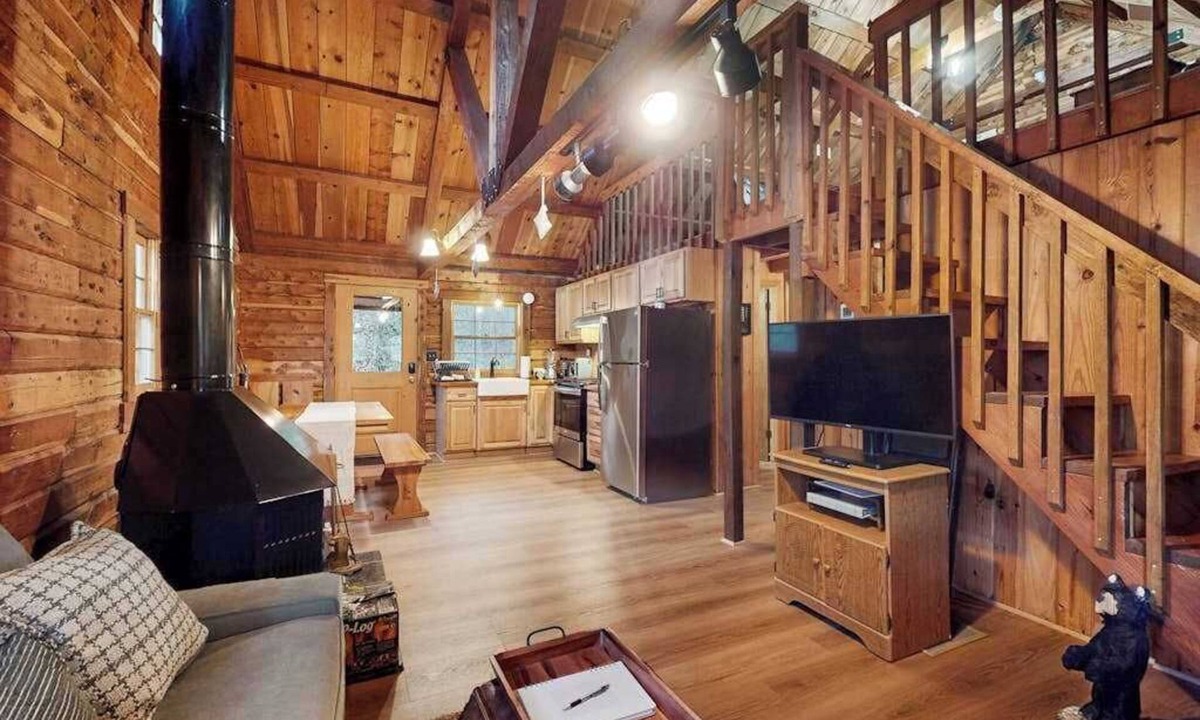 Cleveland Cabin | Creekside Cedar Cabin
