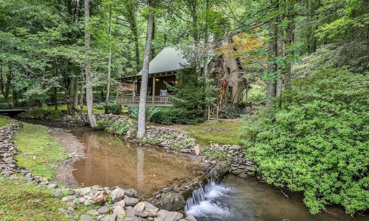 Ellijay Cabin | Creekside Fairytale Cabin by Mountain Oasis | Bear Creek Trail Access