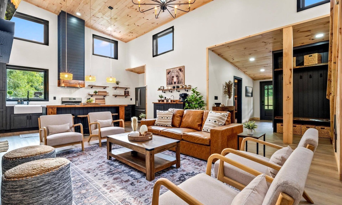 Cosby House | Creekside Luxury 3 Ensuite Bedrooms