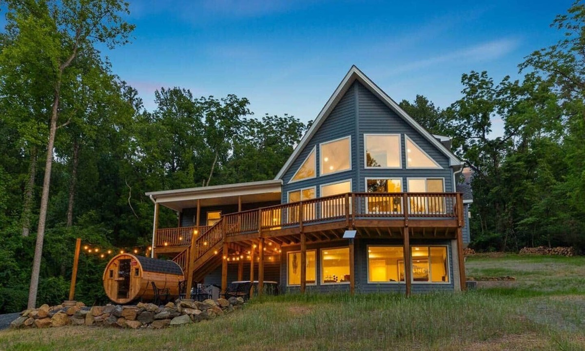 Front Royal House | Crescent Ridge - Hot Tub/Sauna/EV Charging & More