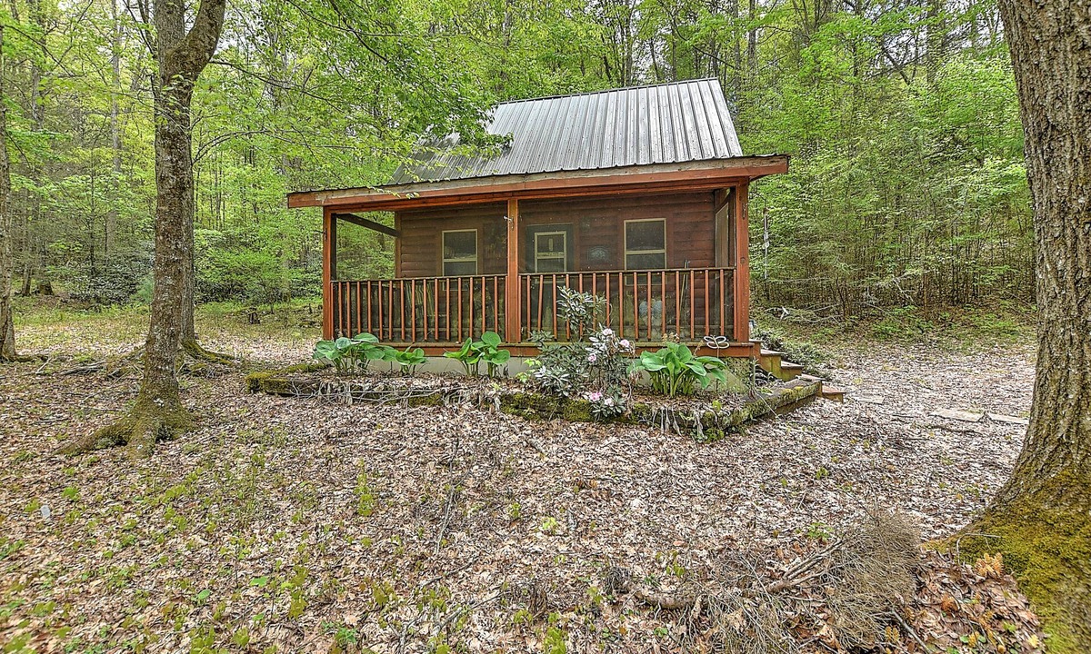 Butler Cabin | Cross Creek Ranch located near Lake Watauga and Mountain City