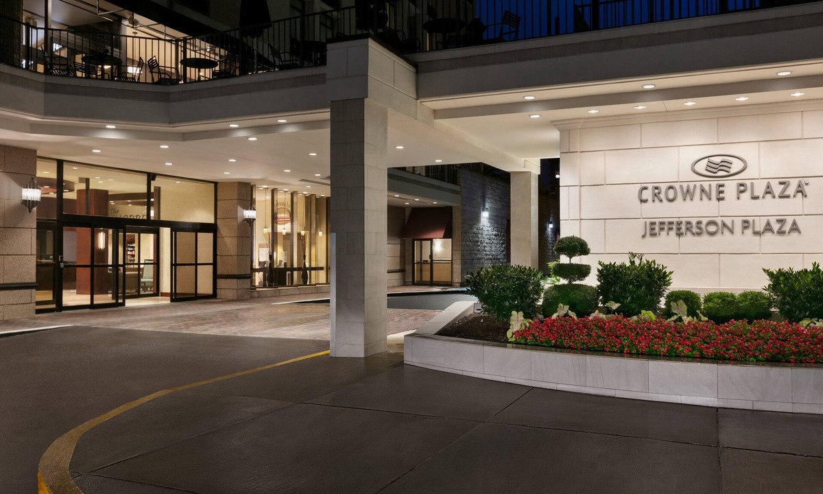 Crystal City Hotel | Crowne Plaza Crystal City-Washington, D.C. by IHG