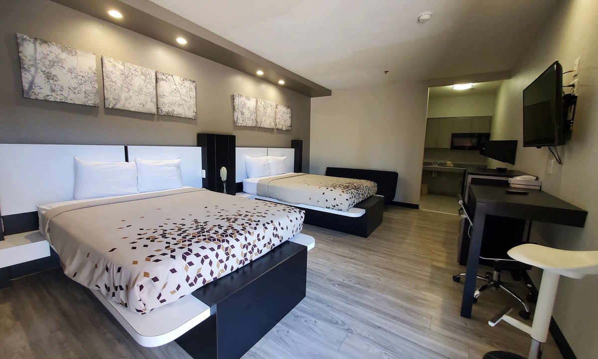 Porter Hotel | Crystal Inn