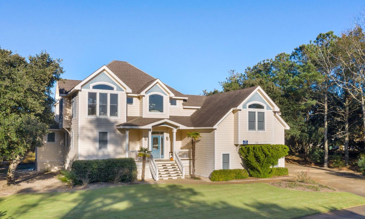 Corolla House | Currituck Club 141: Beautiful home located on the fairway of a premier golfing c